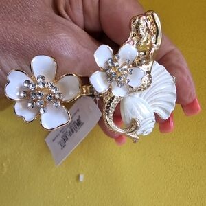 Bnwt Betsey Johnson bracelet with shells and mermaid